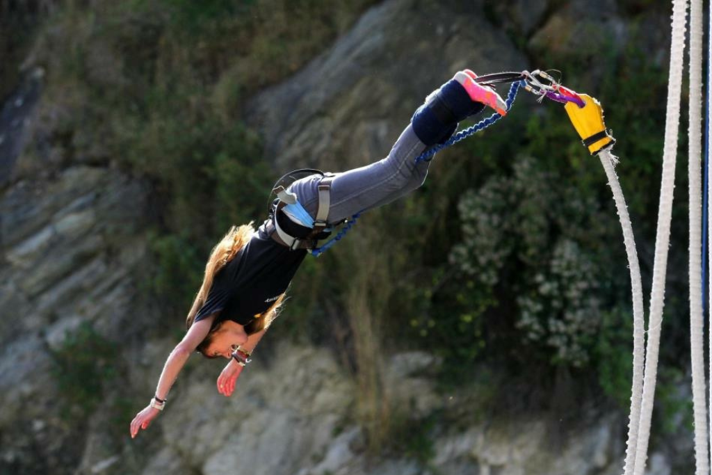 bungy jumping queenstown
